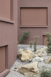 Padevilla architects - Vzdělávací centrum v malé rakouské obci: Příjemné tlumené světlo v budově zajišťuje neobyčejný mechanismus stínění