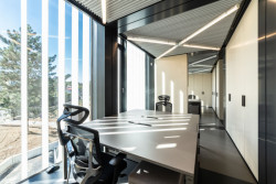 Nové sídlo KOMA MODULAR v pavilonu z EXPO 2015 získalo cenu Nejatraktivnější pracovní prostředí v soutěži Zasedačka roku.