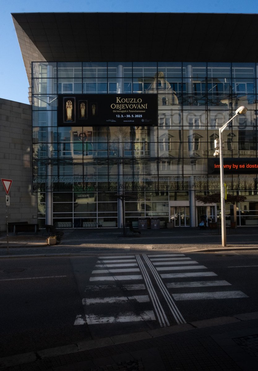 Procházku po centru města můžete začít u Krajské vědecké technické knihovny od architekta Radima Kousala z libereckého ateliéru SIAL.