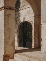 Studio Andrew Trotter - Rekonstrukce historické budovy na jihu Itálie: Na odhalování zdiva arkády se podílel samotný investor i architekti