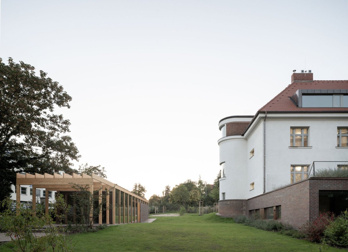 Rekonstrukce bytové vily začala pod vedením PAPUNDEKL ARCHITEKTI v roce 2019. (Rekonstrukce a přístavba k vile v Praze-Vinohradech, PAPUNDEKL ARCHITEKTI)