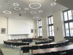 ATELIER SCHMIDT navrhl rekonstrukci společenského sálu v budově děčínského magistrátu.