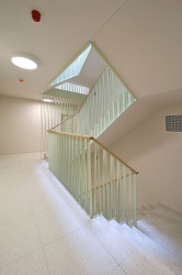 Na Julisce stojí tři nové bytové domy. Navrhlo je studio bod architekti.