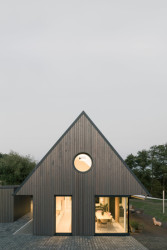 Cake Houses: Má tradiční siluetu venkovského domu