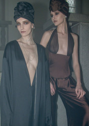 Magdalena Šťastníková / kolekce Tender Tendrils a šperky Drape ke kolekci cruise24 Tomáše Němce