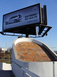 Labyrint v předpolí Hlávkova mostu – foto