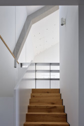 Uvnitř (mar.s architects, obnova Žitného mlýna v Boršově nad Vltavou)