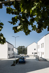 Bytové domy v Rožnově pod Radhoštěm, Studio acht / Václav Hlaváček