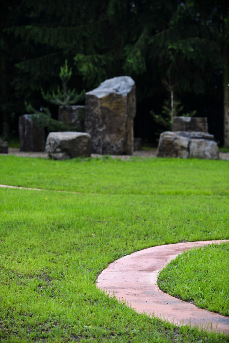 Zahrada základní a mateřské školy v Kolodějích, Skupina