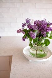 Foodblogerka Kateřina Jašková a architekt Jiří Jašek navrhli útulnou, moderní a zároveň praktickou kuchyň pro svůj byt