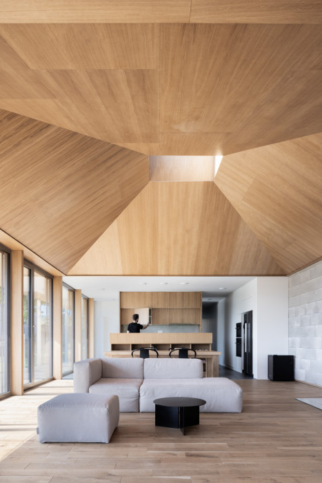 Rodinný dům od z pera architekta Tomáše Šeba a studia ROAR ve slovenské vesnici Palárikovo