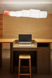 Pohled od recepce (Quis Yoga Studio v Praze-Petřinách, MENU architekti)