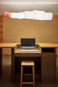 Pohled od recepce (Quis Yoga Studio v Praze-Petřinách, MENU architekti)