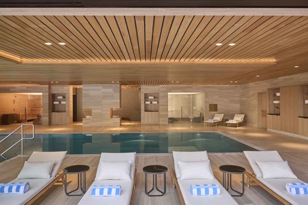 Nové spa v hotelu Fairmont Golden Prague: bazén, vířivka, sauny i umění