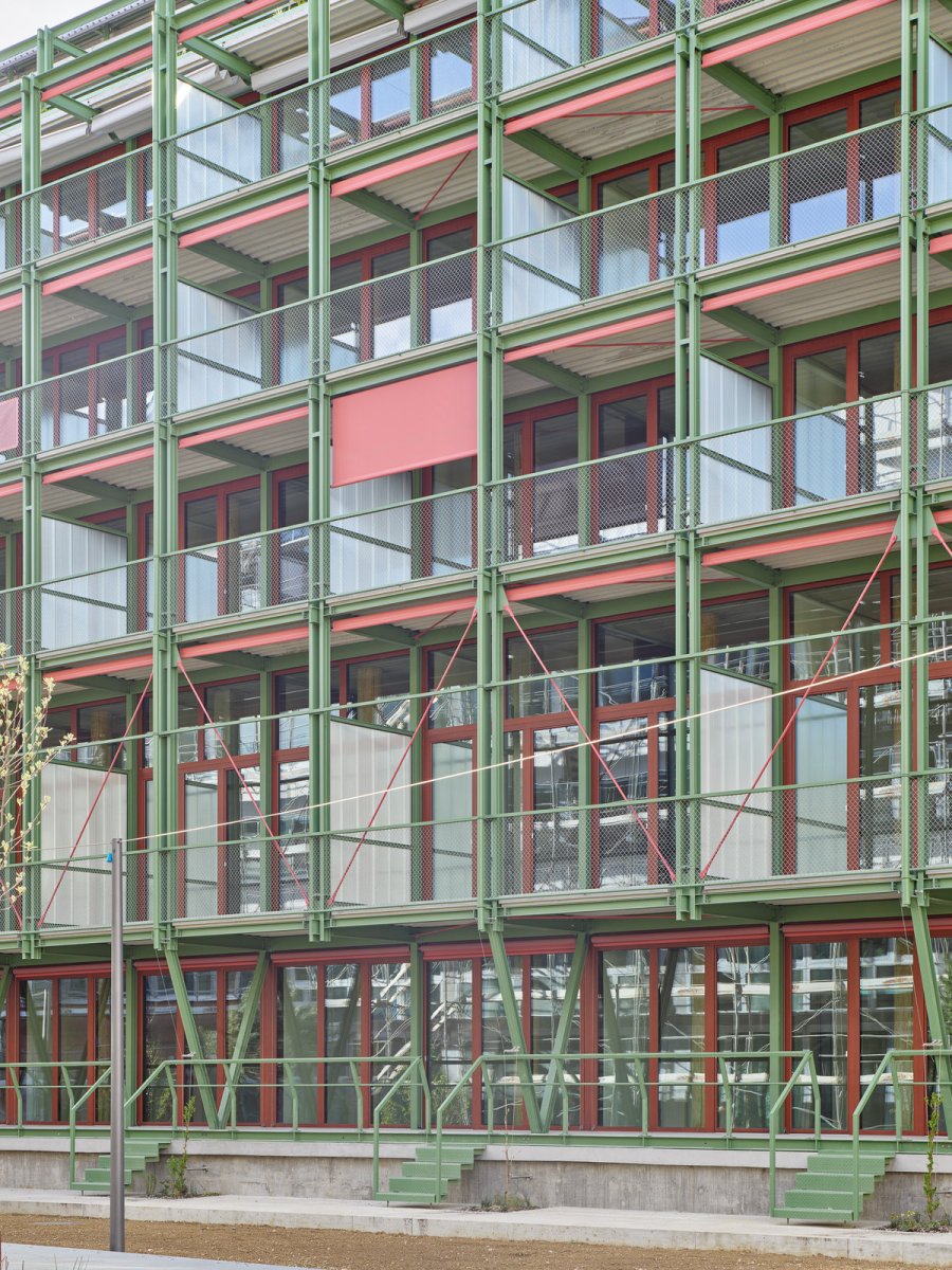 Kromě soukromých bytů je tu řada společných prostor. (Konverze skladu vína na komunitní bydlení; Esch Sintzel Architekten)