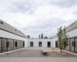 Škola ve francouzském Josnes od studia FAUN