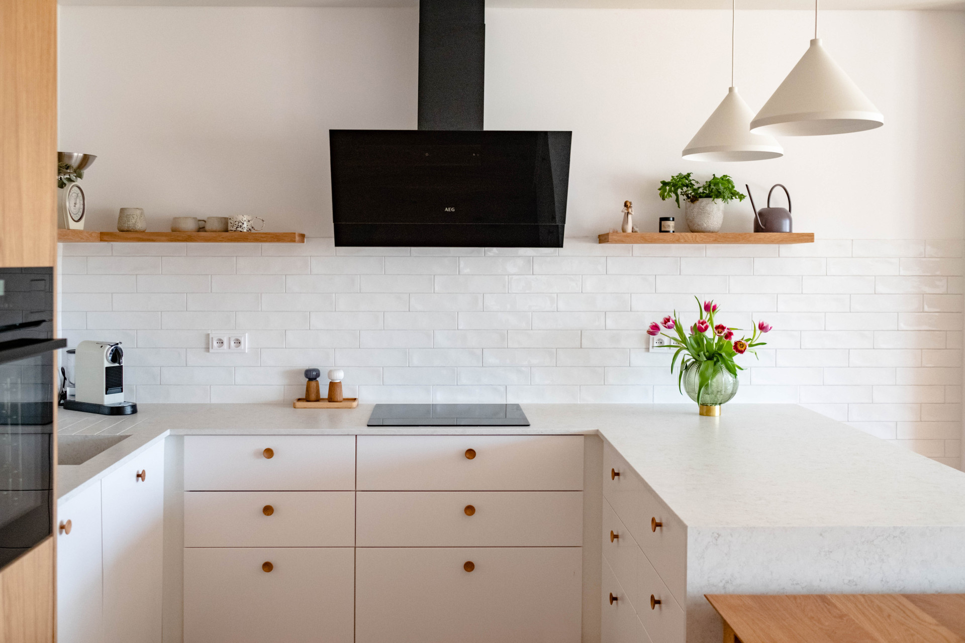 Foodblogerka Kateřina Jašková a architekt Jiří Jašek navrhli útulnou, moderní a zároveň praktickou kuchyň pro svůj byt