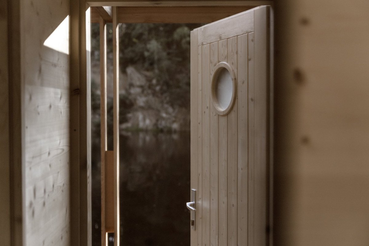 Plující sauna Lom od ateliéru Hra