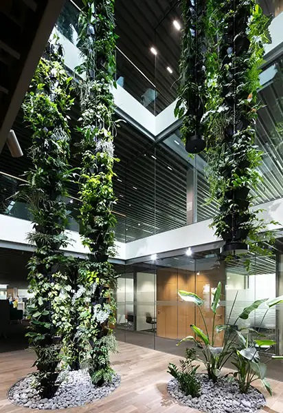 Zelené sloupy od Jungle Interiors