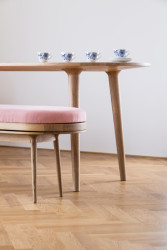 Autoři a autorky pracovali s přírodními materiály, výraznými barvami i oblými tvary