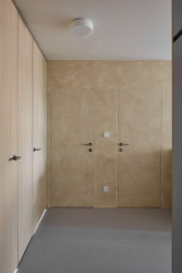 Byt je na jednu stranu poetický, na druhou ale moderní – svým vzhledem i funkčností. (Byt u Divoké Šárky v Praze, Iva Hájková Studio)