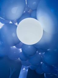 Česká společnost Ravak se prezentuje na milánském Salone del Mobile. Jejich ambientní, vizuálně atraktivní expozici navrhlo renomované autorské duo Vrtiška & Žák.