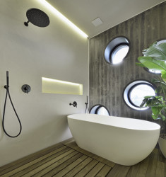 Světlo do místností za nimi přivádějí kruhová okna. 