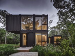 Víkendový dům z kontejnerů, MB Architecture.