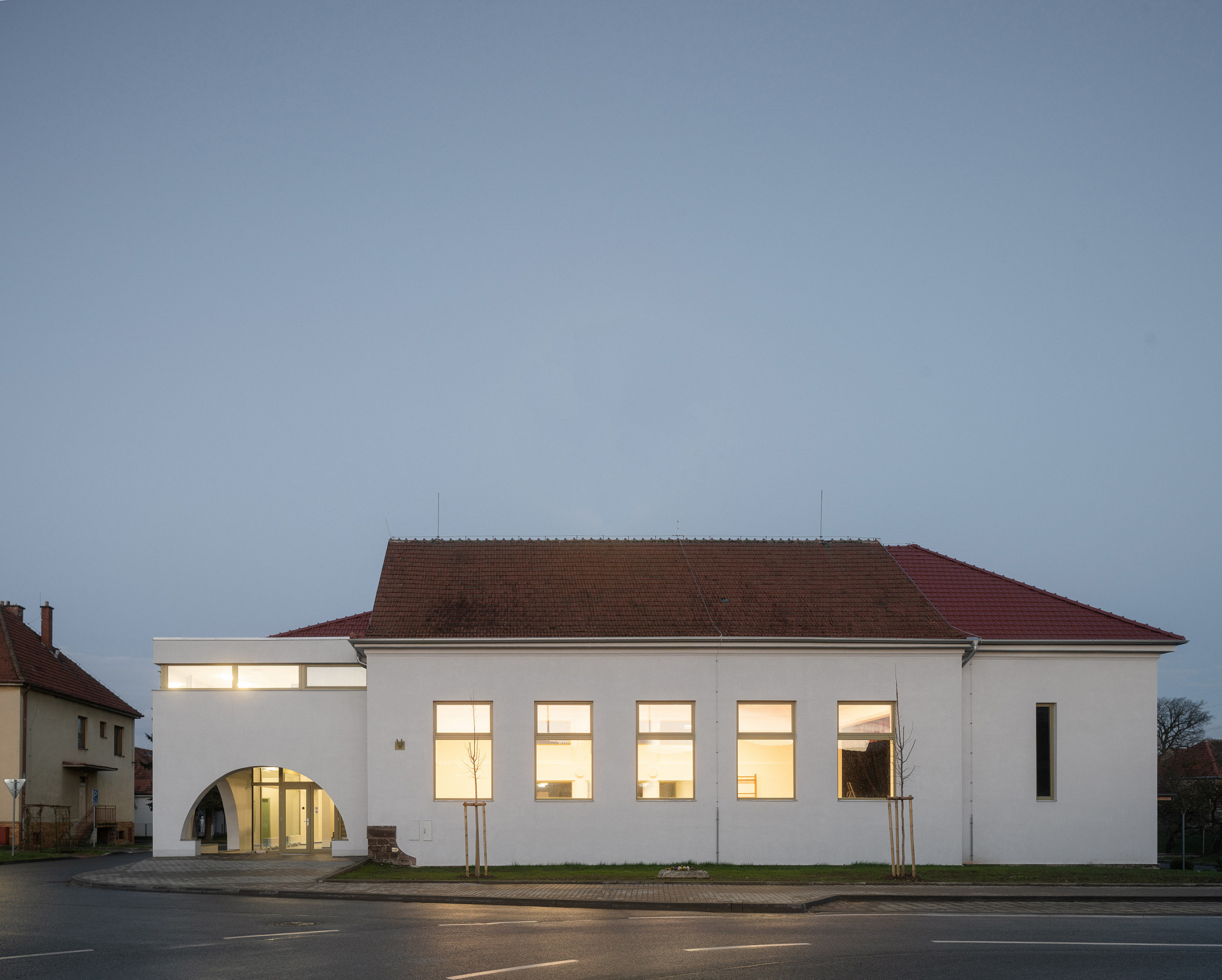 Sokolovna ve Veverských Knínicích, studio New Work