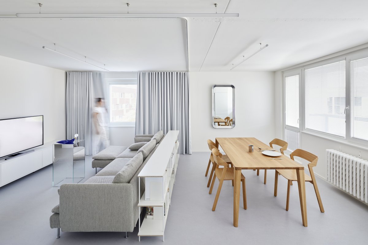 Rekonstrukce bytu v panelovém domě v Mlékárenské ulici v Praze od RDTH architekti