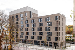 V pražských Jinonicích roste nová rezidenční čtvrť. Nabídne na 500 bytů, kancelářské prostory a občanskou vybavenost. (na obrázku Hotel Zleep)