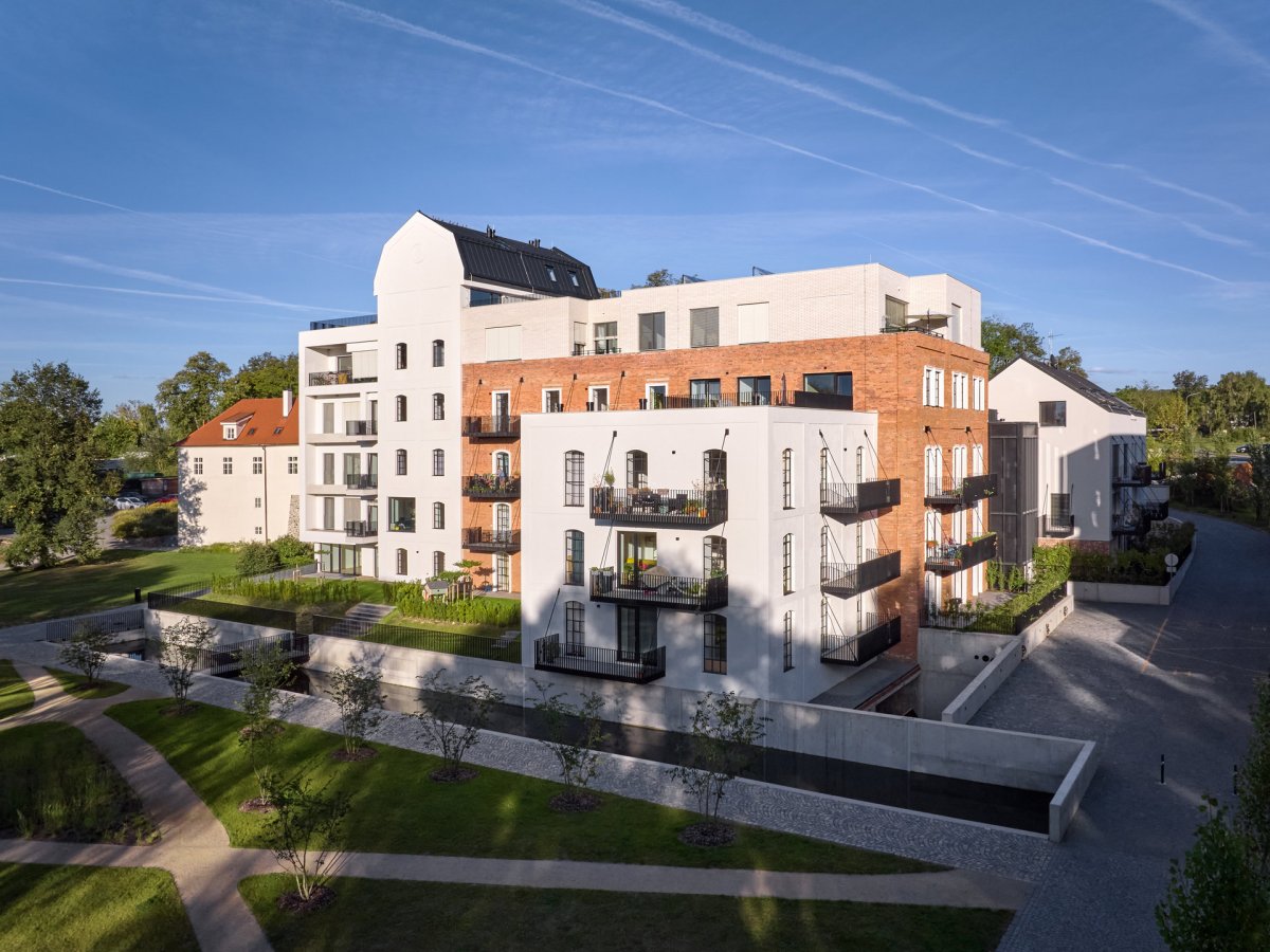 Nový náhon a přírodní okolí (mar.s architects, obnova Žitného mlýna v Boršově nad Vltavou)