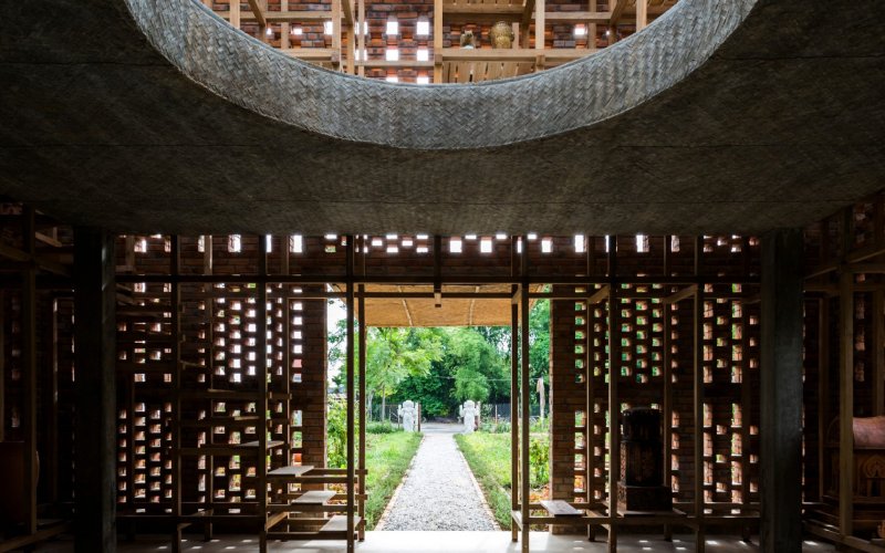 Ateliér z terakoty ve Vietnamu, Tropical Space © Oki Hiroyuki