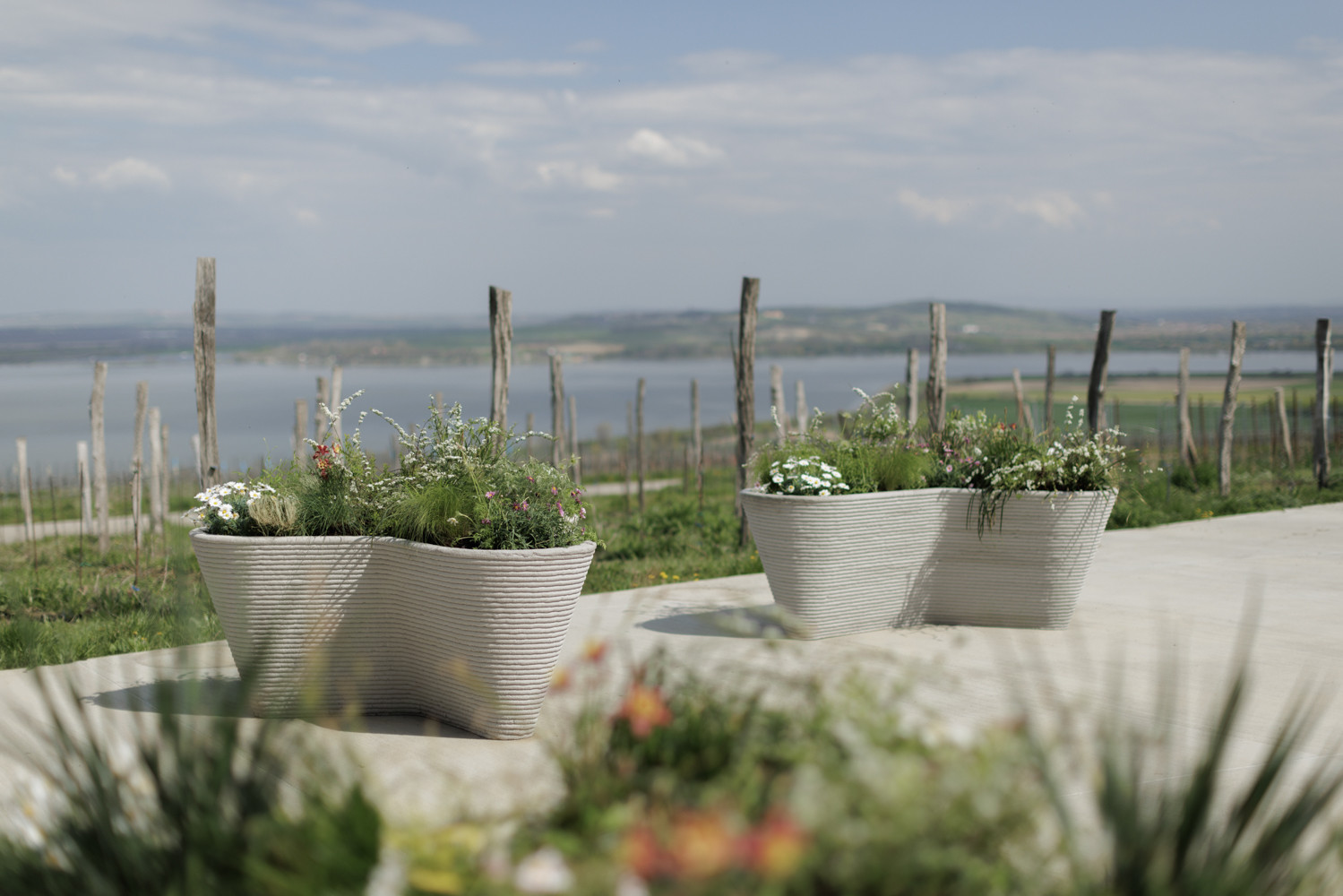 Minimalistické květináče TYPO vyrábí mmcité pomocí 3D tisku jako jedna z prvních firem v České republice