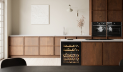 Vinotéku lze díky decentnímu designu integrovat nejen do kuchyně, ale i do obytných nebo společenských prostor.  (Luxusní vinotéky společnosti ASKO v duchu severské estetiky)