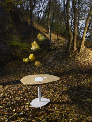 Architektka Daniela Polubědovová představila novou kolekci stolů Indiánské léto