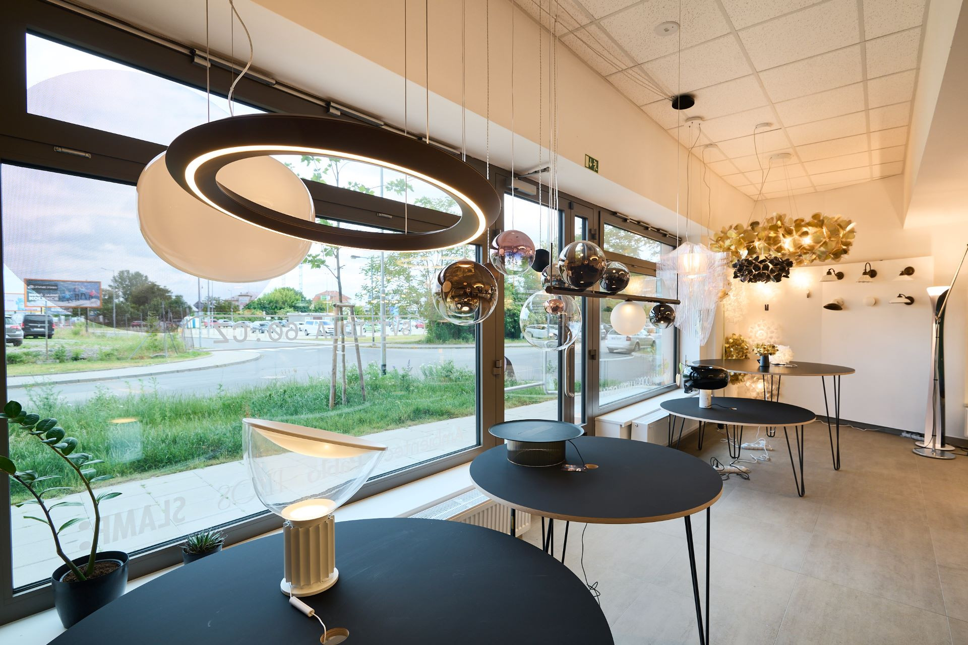 Nový showroomu svítidel 60.cz se otevřel v Olomouci - nabízí designové ikony.