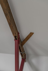 Starou konstrukci zpevňuje ocelový profil. 