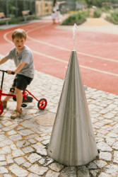 Prostor pro děti a dospělé je protkán různorodými herními prvky a kvalitním mobiliářem od společnosti mmcité.