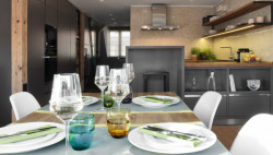 Interiér mezonetového bytu na Praze 3 od Kamily Jarkovské