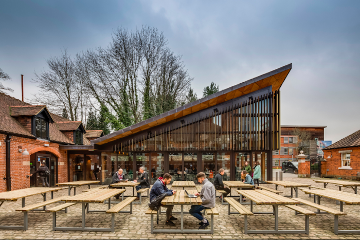 Kavárna Londýnské univerzity v bývalé kotelně, Cartwright Pickard