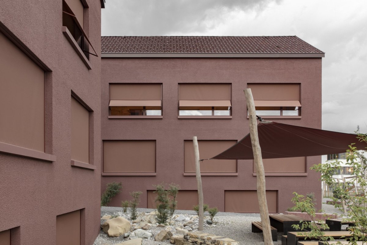 Padevilla architects - Vzdělávací centrum v malé rakouské obci: Na návrhu venkovních prostor pracovali architekti ve spolupráci s uživateli budovy