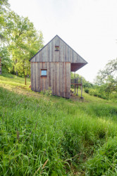 Tři domky v CHKO Šumava od Sokoban studio