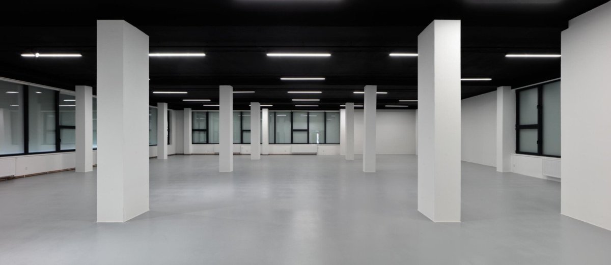 Mjölk architekti proměnili chátrající menzu v Ústí nad Labem na Dům umění