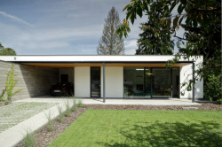 Rodinný dvojdům v Klánovicích od Jakuba Chocholy