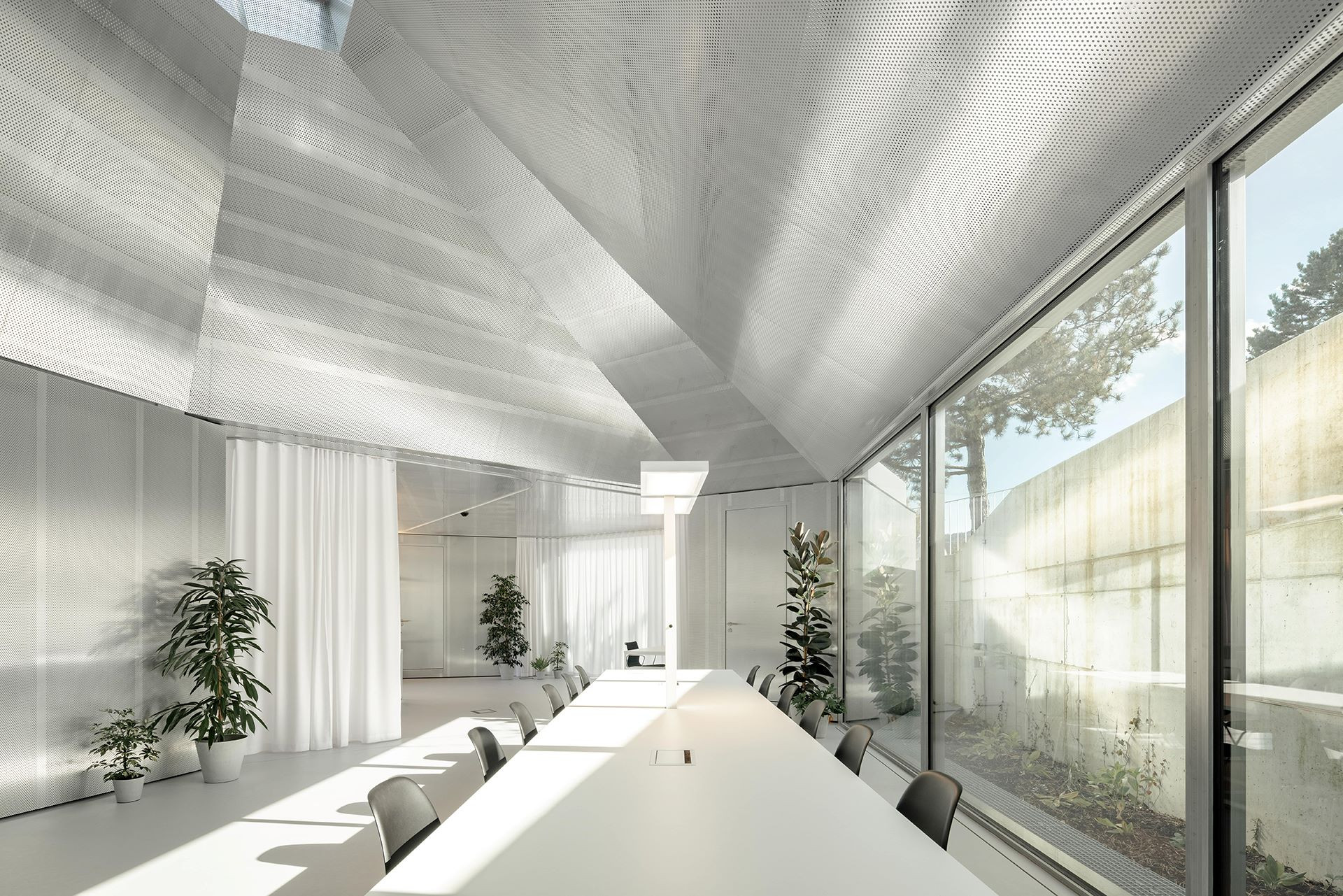 Vývojové inovační centrum KOMA se zaměřuje na nové konstrukční řešení, testování materiálů a optimalizaci výroby.