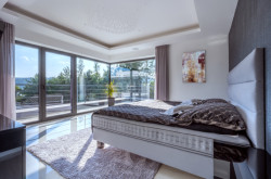 Ateliér Kareš Arch zrealizoval v Brně neofunkcionalistickou vilu, která se otevírá do zahrady