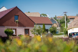 Boq architekti navrhli atriový rodinný dům na jižní Moravě