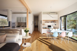 Prodesi/Domesi - Dřevostavba u Benešova: Interiéry mají velký přísun slunečního světla