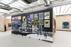 31. října 2024 bude veřejnosti zpřístupněna nová expozice Krajské galerie výtvarného umění ve Zlíně pojmenovaná + - Zlín. Zahrnuje výtvarné umění, architekturu a design.